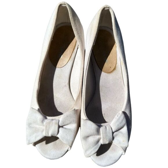 American Eagle Girls White Canvas Peep Toe Heels Dress Shoes Size 13.5 - Picture 2 of 5